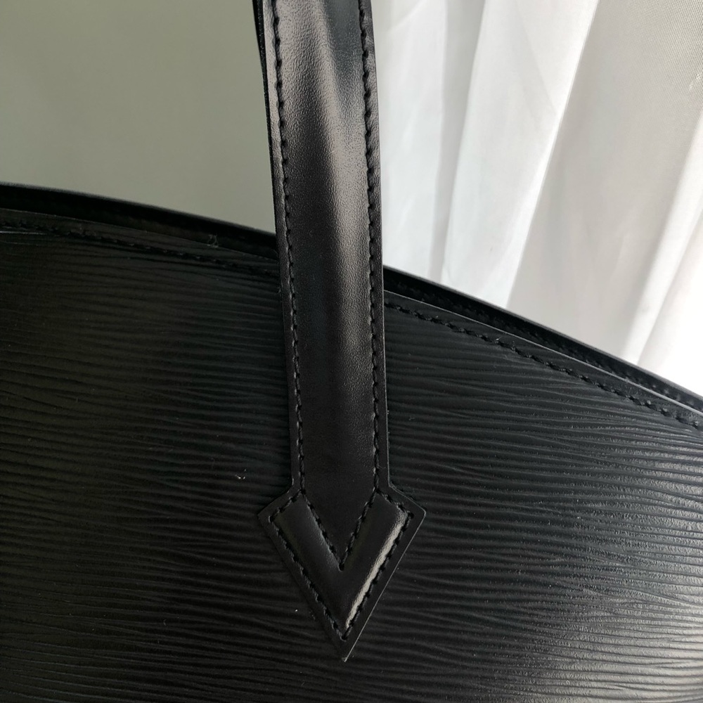 Authentic Louis Vuitton St. Jacques bag - Picture 15 of 17
